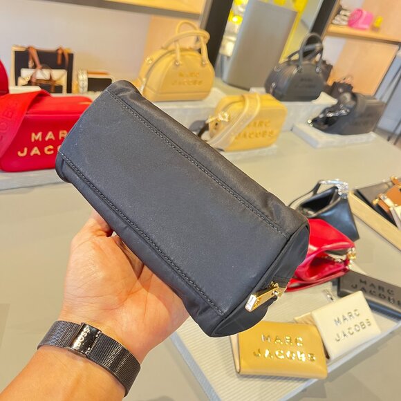 + Video NWT Preppy nylon cosmetics Pouch Case 4P5SCP003S02 - Picture 6 of 12